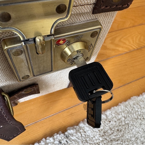 Vintage Inspired Steamline Luggage Overnighter Suitcase - Picture 13 of 15